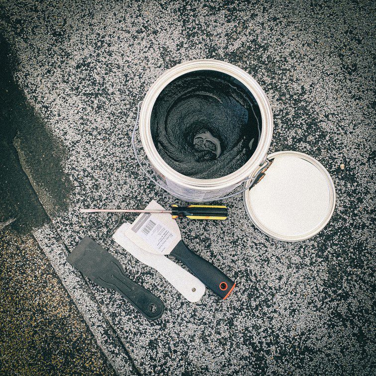 Tools to fix a leaking roof, for article flat roofs in Arizona