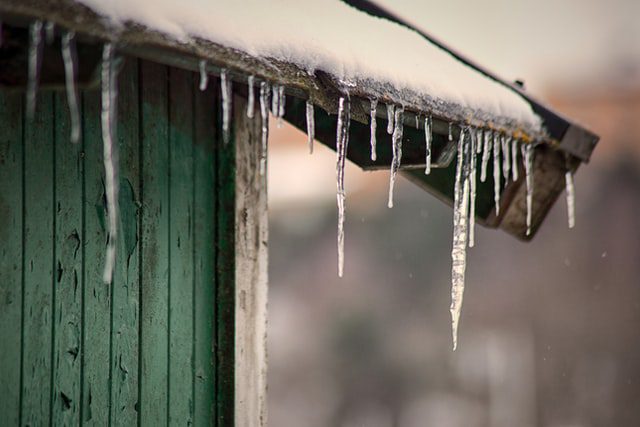 Ice formation on a roof 